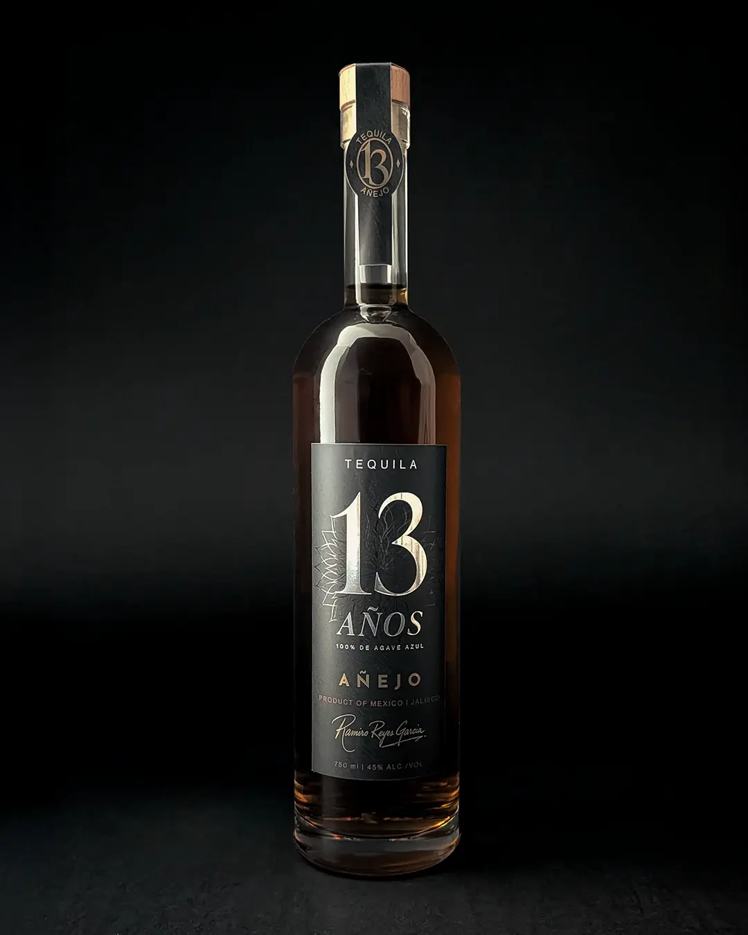 Tequila 13 Años Añejo servido en sala de estar